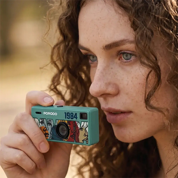 Porodo Mini Thumb Camera with Flip TFT Display - Green - mobile shop in Hamra, Beirut, Lebanon. New and used phones, iPhone, Samsung, Huawei, Xiaomi, Oppo, Realme, Honor, Google Pixel, tablets, laptops, computers, and accessories. متجر موبايلات في الحمرا، بيروت، لبنان. هواتف جديدة ومستعملة، آيفون، سامسونج، هواوي، شاومي، أوبو، ريلمي، هونر، جوجل بيكسل، أجهزة لوحية، لابتوبات، كمبيوترات، واكسسوارات.