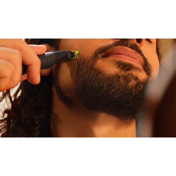 Philips One Blade Qp 1424/10 - mobile shop in Hamra, Beirut, Lebanon. New and used phones, iPhone, Samsung, Huawei, Xiaomi, Oppo, Realme, Honor, Google Pixel, tablets, laptops, computers, and accessories. متجر موبايلات في الحمرا، بيروت، لبنان. هواتف جديدة ومستعملة، آيفون، سامسونج، هواوي، شاومي، أوبو، ريلمي، هونر، جوجل بيكسل، أجهزة لوحية، لابتوبات، كمبيوترات، واكسسوارات.