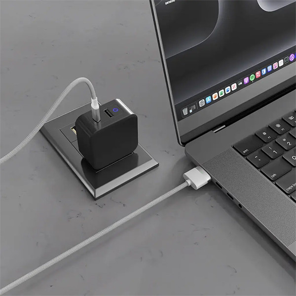 Porodo USB-C To Magsafe 3 Fast Charging Cable - White - mobile shop in Hamra, Beirut, Lebanon. New and used phones, iPhone, Samsung, Huawei, Xiaomi, Oppo, Realme, Honor, Google Pixel, tablets, laptops, computers, and accessories. متجر موبايلات في الحمرا، بيروت، لبنان. هواتف جديدة ومستعملة، آيفون، سامسونج، هواوي، شاومي، أوبو، ريلمي، هونر، جوجل بيكسل، أجهزة لوحية، لابتوبات، كمبيوترات، واكسسوارات.
