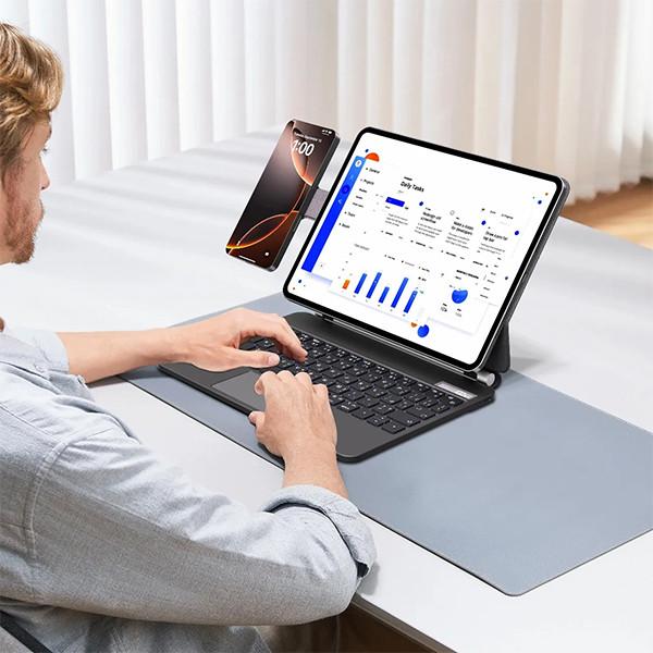 Powerology Dynaboard Apple Magic Keyboard 10th Gen -3.0-4.2v With Phone Holder -black - mobile shop in Hamra, Beirut, Lebanon. New and used phones, iPhone, Samsung, Huawei, Xiaomi, Oppo, Realme, Honor, Google Pixel, tablets, laptops, computers, and accessories. متجر موبايلات في الحمرا، بيروت، لبنان. هواتف جديدة ومستعملة، آيفون، سامسونج، هواوي، شاومي، أوبو، ريلمي، هونر، جوجل بيكسل، أجهزة لوحية، لابتوبات، كمبيوترات، واكسسوارات.