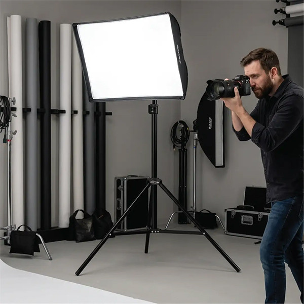 Porodo Expandable Tripod Stand For Photography Light - Black - mobile shop in Hamra, Beirut, Lebanon. New and used phones, iPhone, Samsung, Huawei, Xiaomi, Oppo, Realme, Honor, Google Pixel, tablets, laptops, computers, and accessories. متجر موبايلات في الحمرا، بيروت، لبنان. هواتف جديدة ومستعملة، آيفون، سامسونج، هواوي، شاومي، أوبو، ريلمي، هونر، جوجل بيكسل، أجهزة لوحية، لابتوبات، كمبيوترات، واكسسوارات.