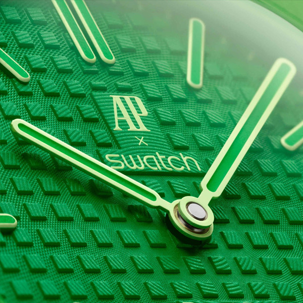 Audemars Piguet x Swatch | Royal Pop Collection-Green Eight - mobile shop in Hamra, Beirut, Lebanon. New and used phones, iPhone, Samsung, Huawei, Xiaomi, Oppo, Realme, Honor, Google Pixel, tablets, laptops, computers, and accessories. متجر موبايلات في الحمرا، بيروت، لبنان. هواتف جديدة ومستعملة، آيفون، سامسونج، هواوي، شاومي، أوبو، ريلمي، هونر، جوجل بيكسل، أجهزة لوحية، لابتوبات، كمبيوترات، واكسسوارات.
